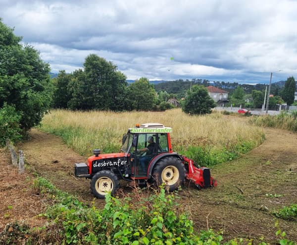Desbroces con tractor